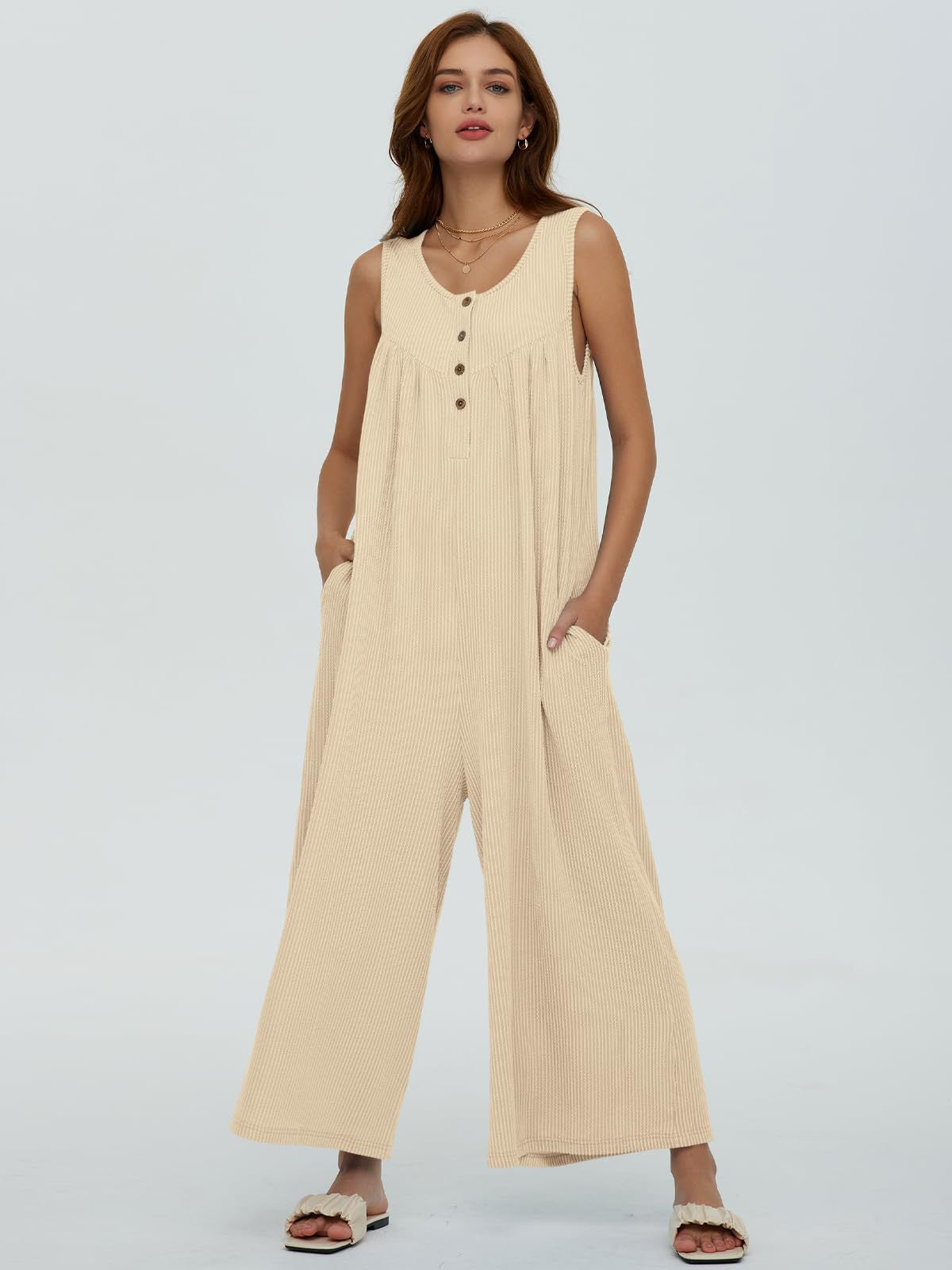 Dame afslappet jumpsuit med vidde ben og knapdetaljer Stilla
