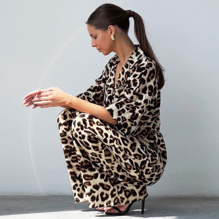Dame jumpsuit i høj kvalitets fløjl med leopardmønster og flot bælte Stilla