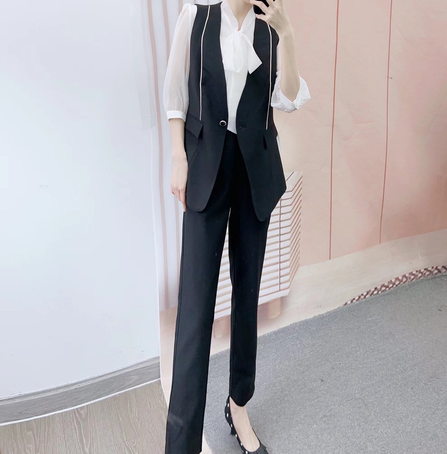 Dame Elegant Blazer-Bukser-Sæt med raffinerede detaljer og moderne snit Stilla