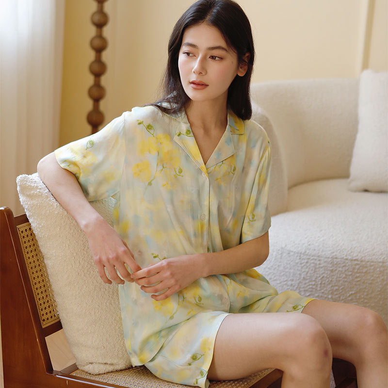 Dame Silk Pyjamasæt med blomstermotiv og komfortabel pasform Stilla