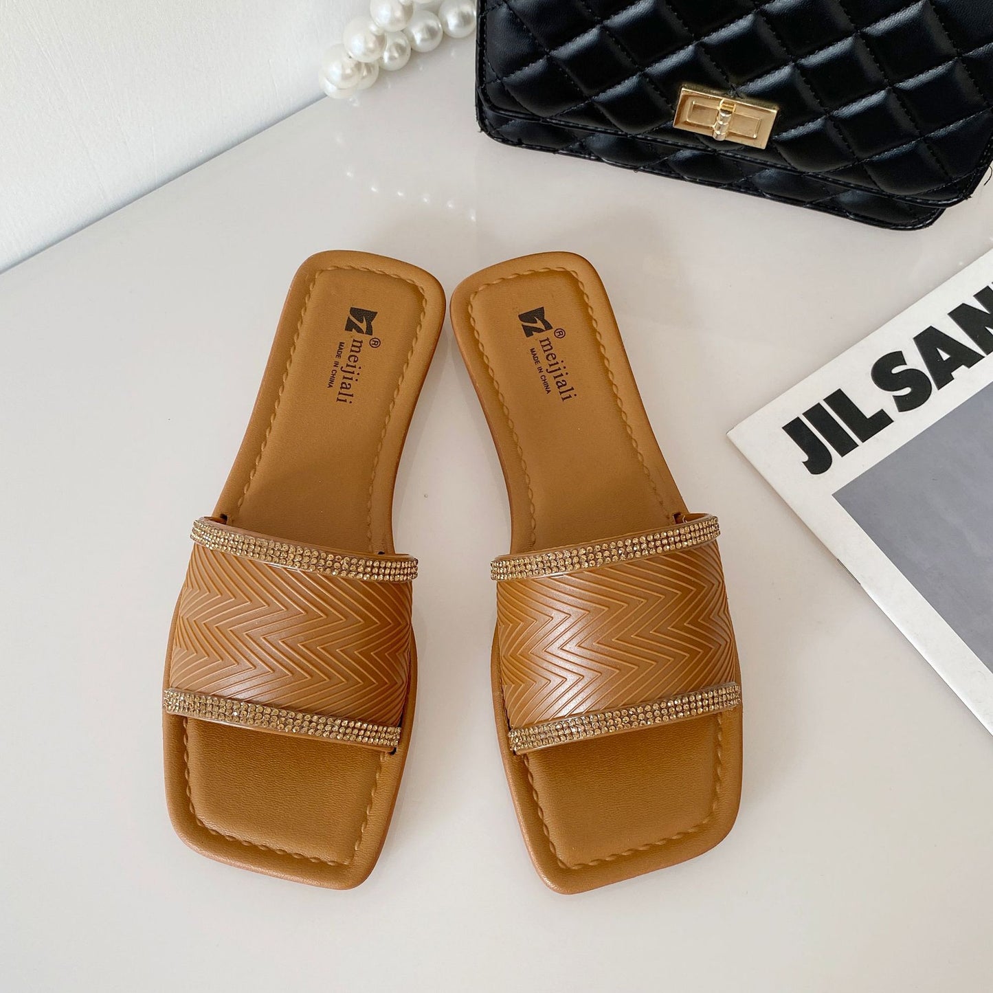 Dame Elegante og komfortable pantofler med rhinsten dekorationer Stilla