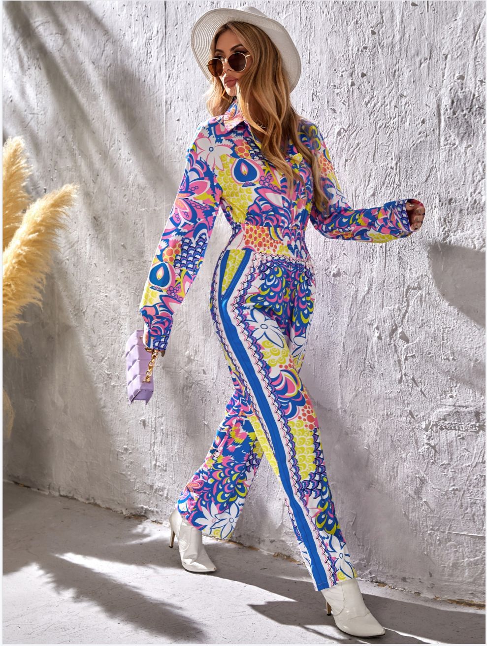 Dame jumpsuit med farvet mønster og elegant pasform Stilla