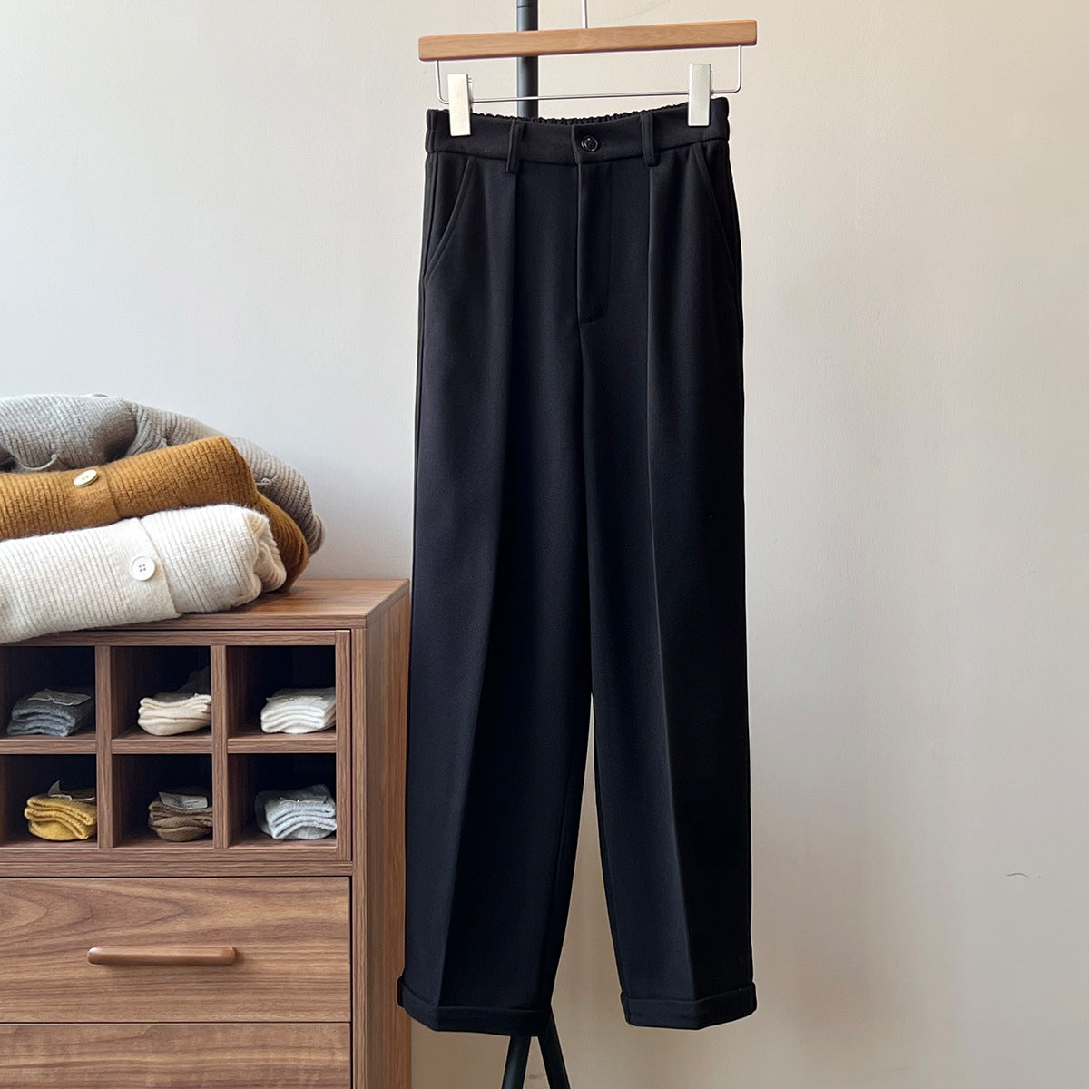 Dame elegant bomuldsbuks med høj talje pasform og klassiske pressede folder Stilla