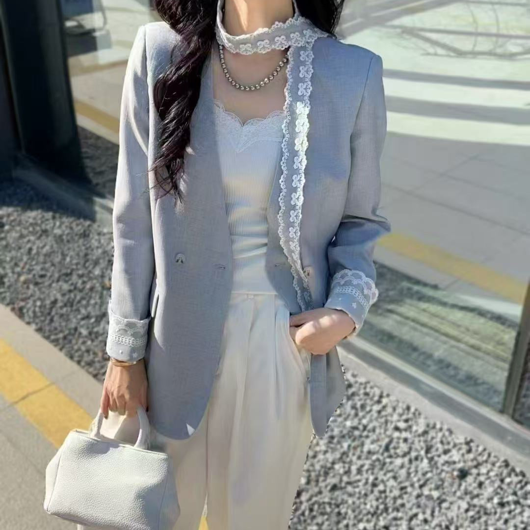 Damer Elegant Dobbeltbrystet Blazer med Spidsdetaljer og Kunstneriske Knapdetaljer Stilla