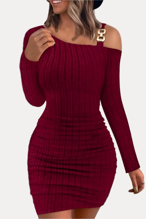 Stilla | Off-shoulder Skrå Krave Stram Kjole
