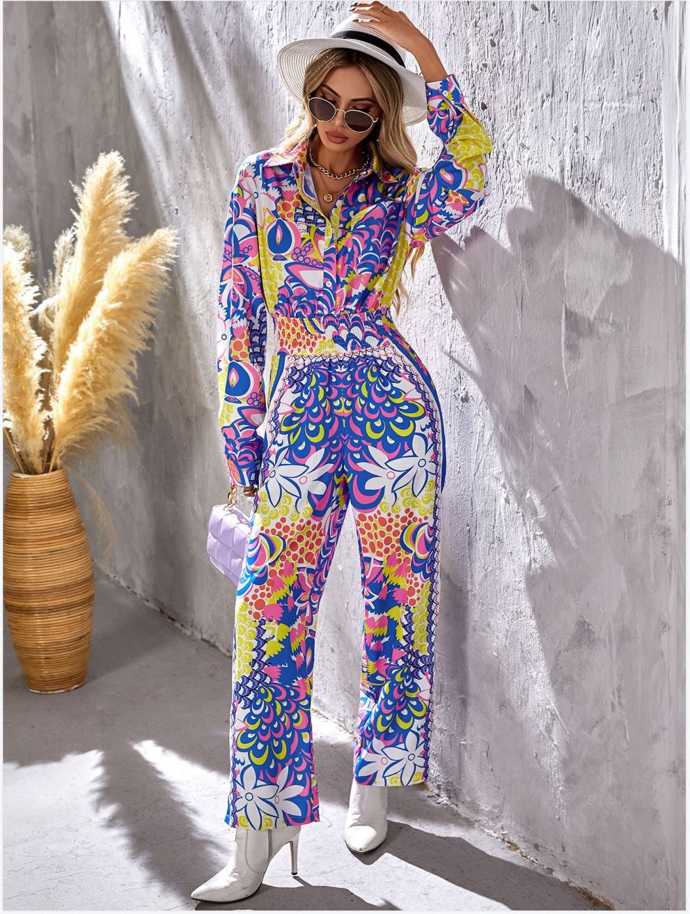 Dame jumpsuit med farvet mønster og elegant pasform Stilla