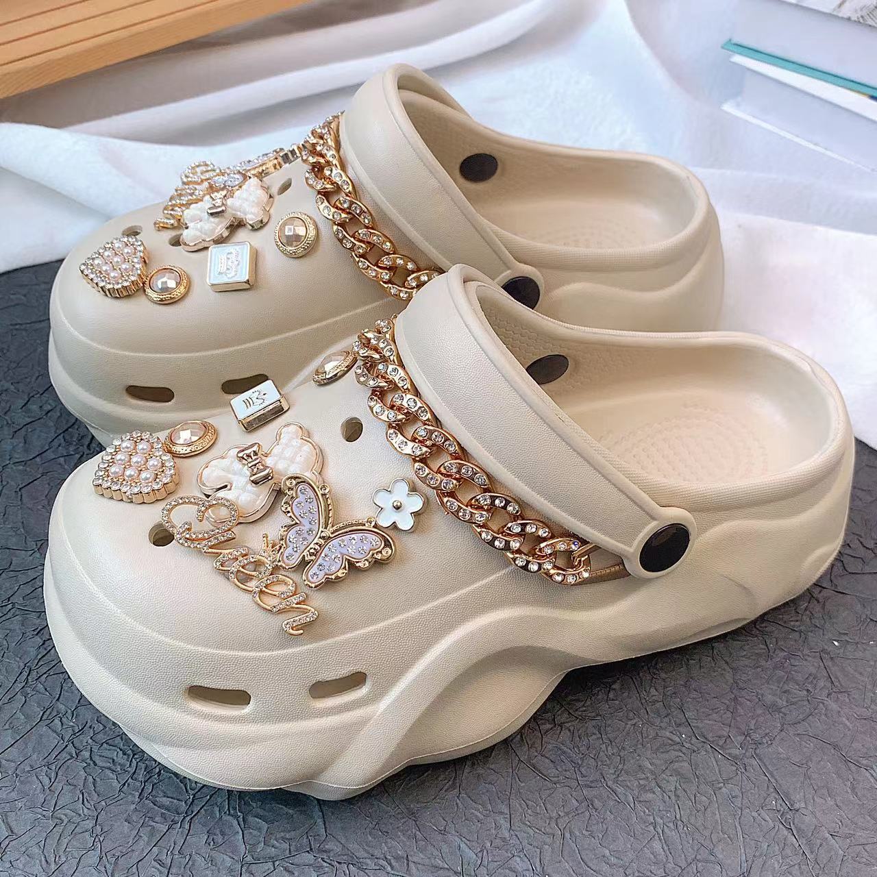 Dame dekorative og luksuriøse clogs med glitrende applikationer Stilla