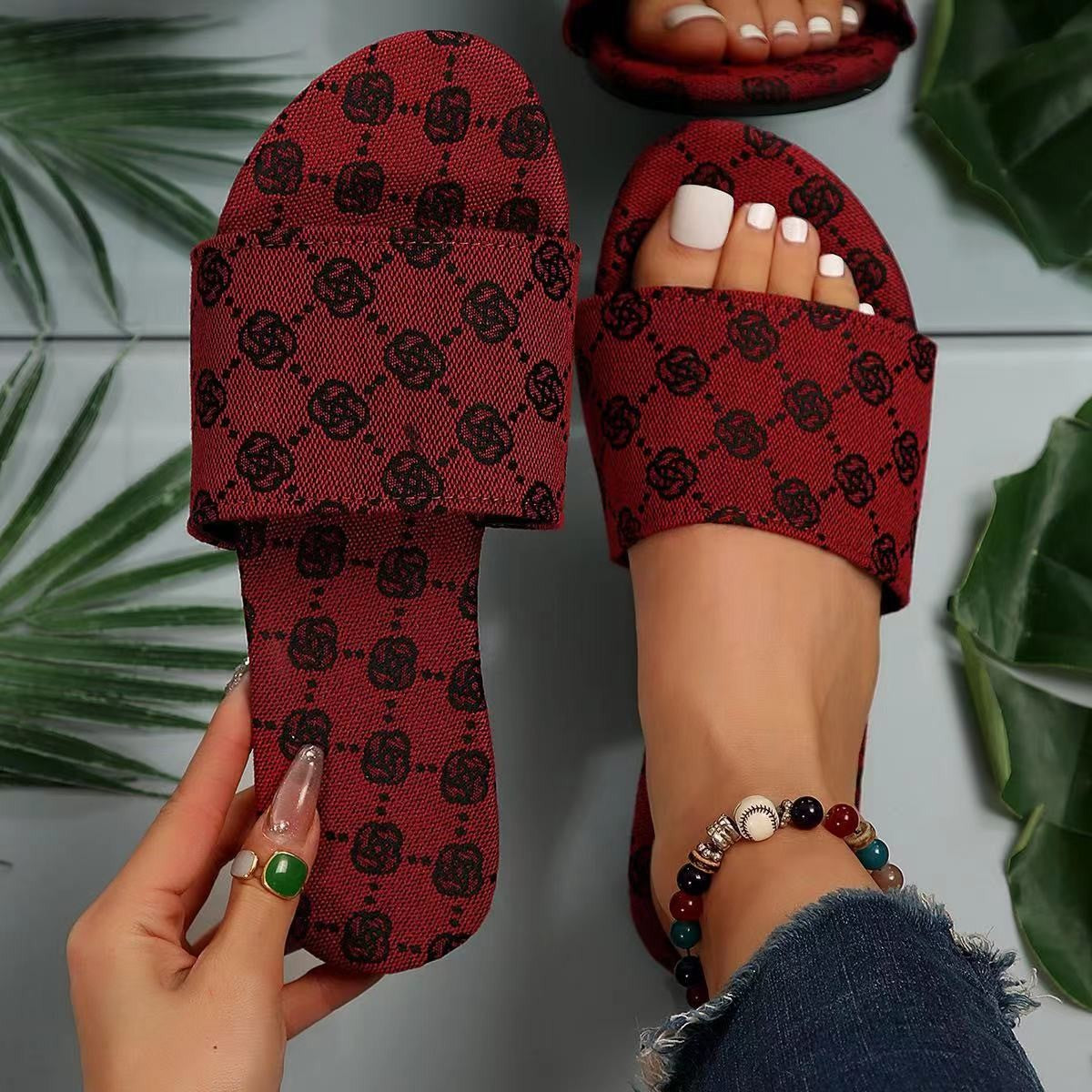 Dame mode sandaler med bred rem og skridsikker sål Stilla