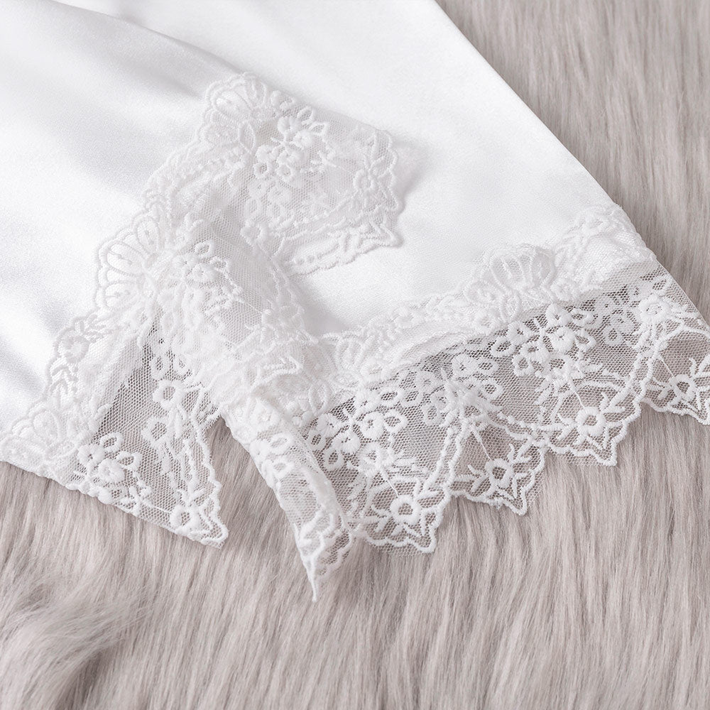 Dame Satin natdragtsæt med elegante spidsedele og løs pasform Stilla