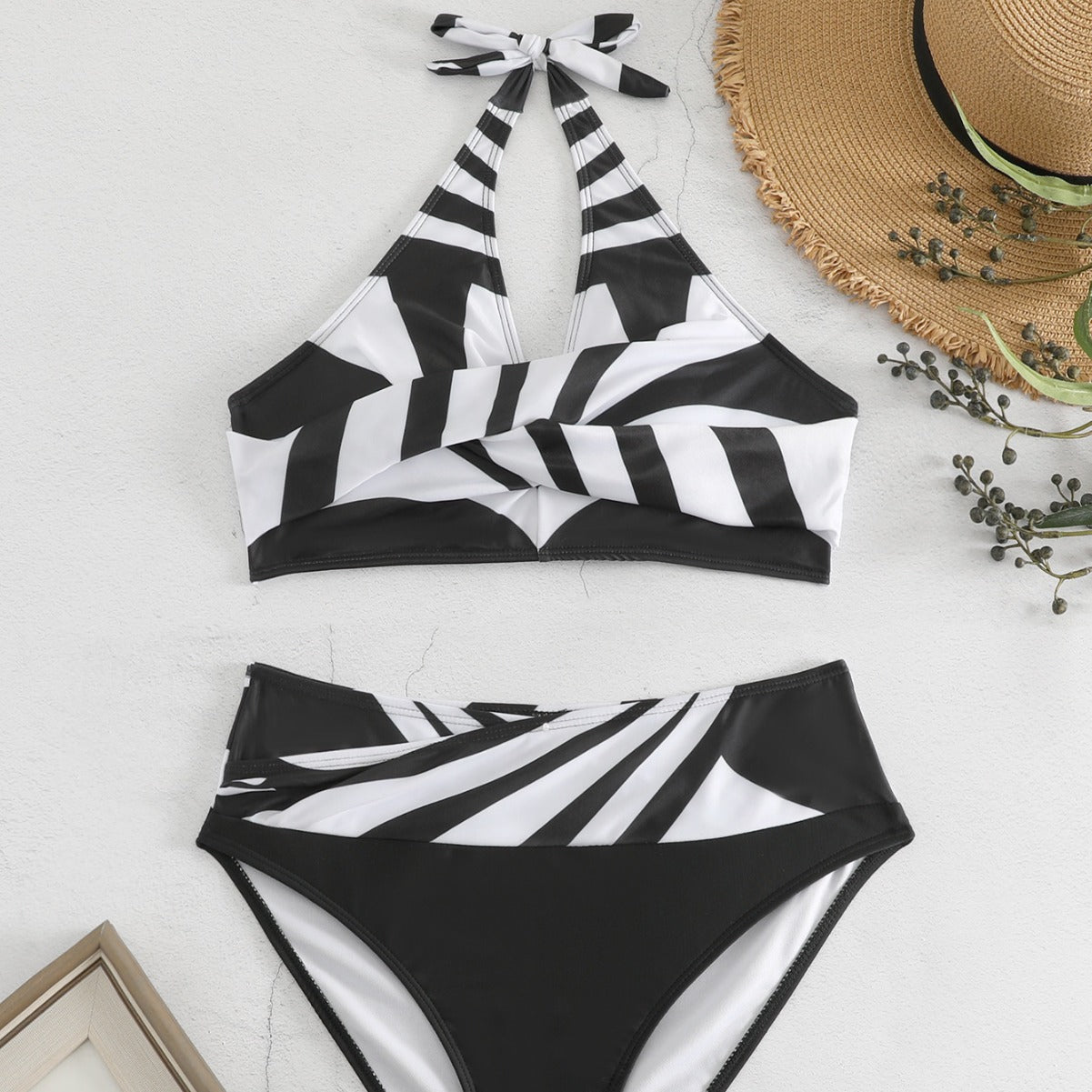 Dame Triangel-Bikini med moderigtigt design og justerbare stropper Stilla
