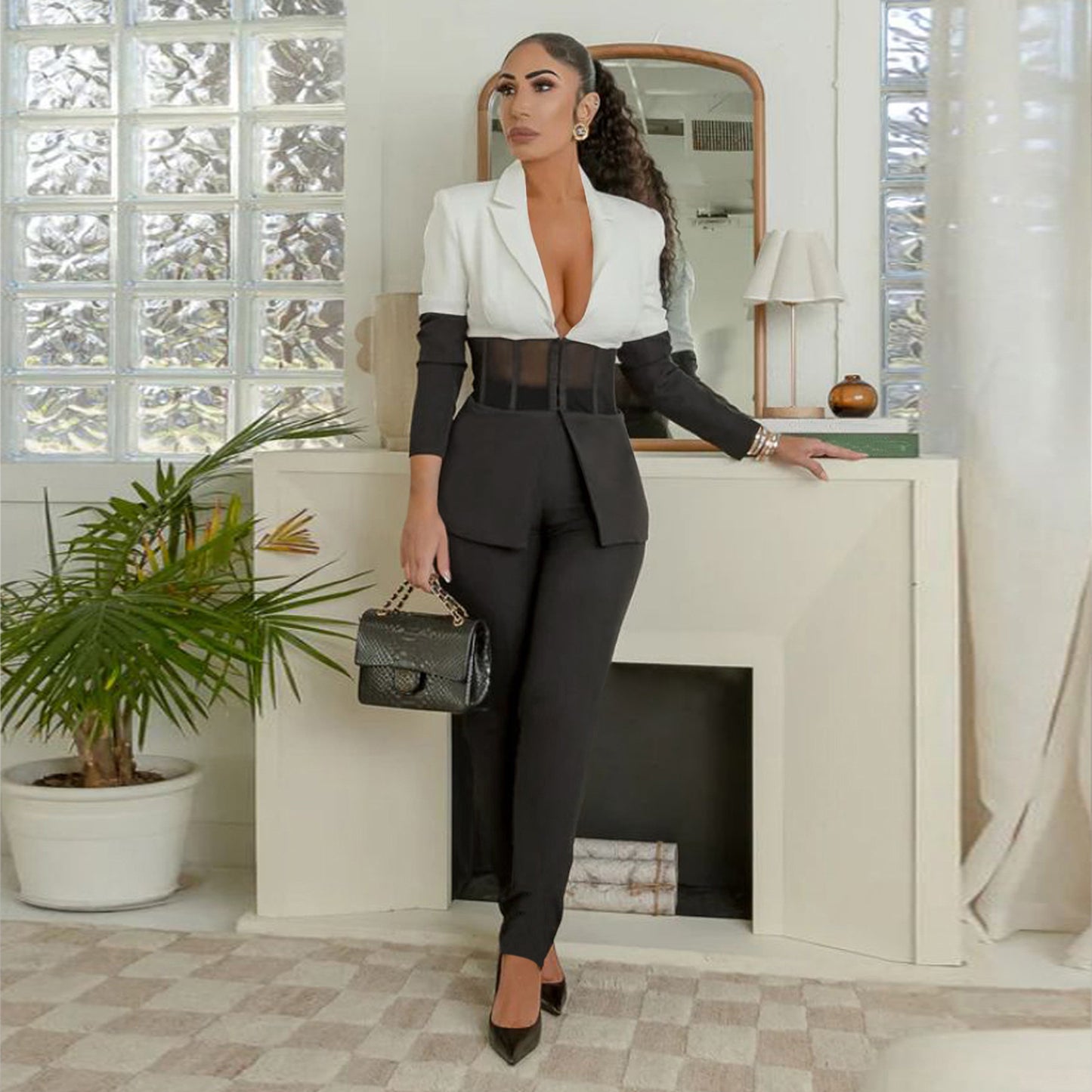 Dame elegant jumpsuit med gennemsigtige indsatser og figursyet silhouette Stilla