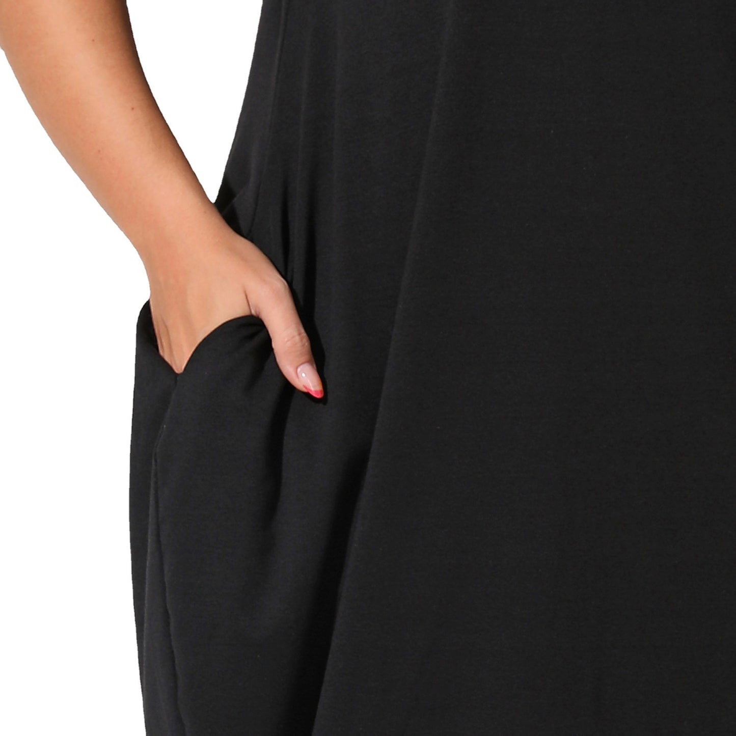 Dame afslappet maxikjole med praktische lommer og rund halsudskæring Stilla