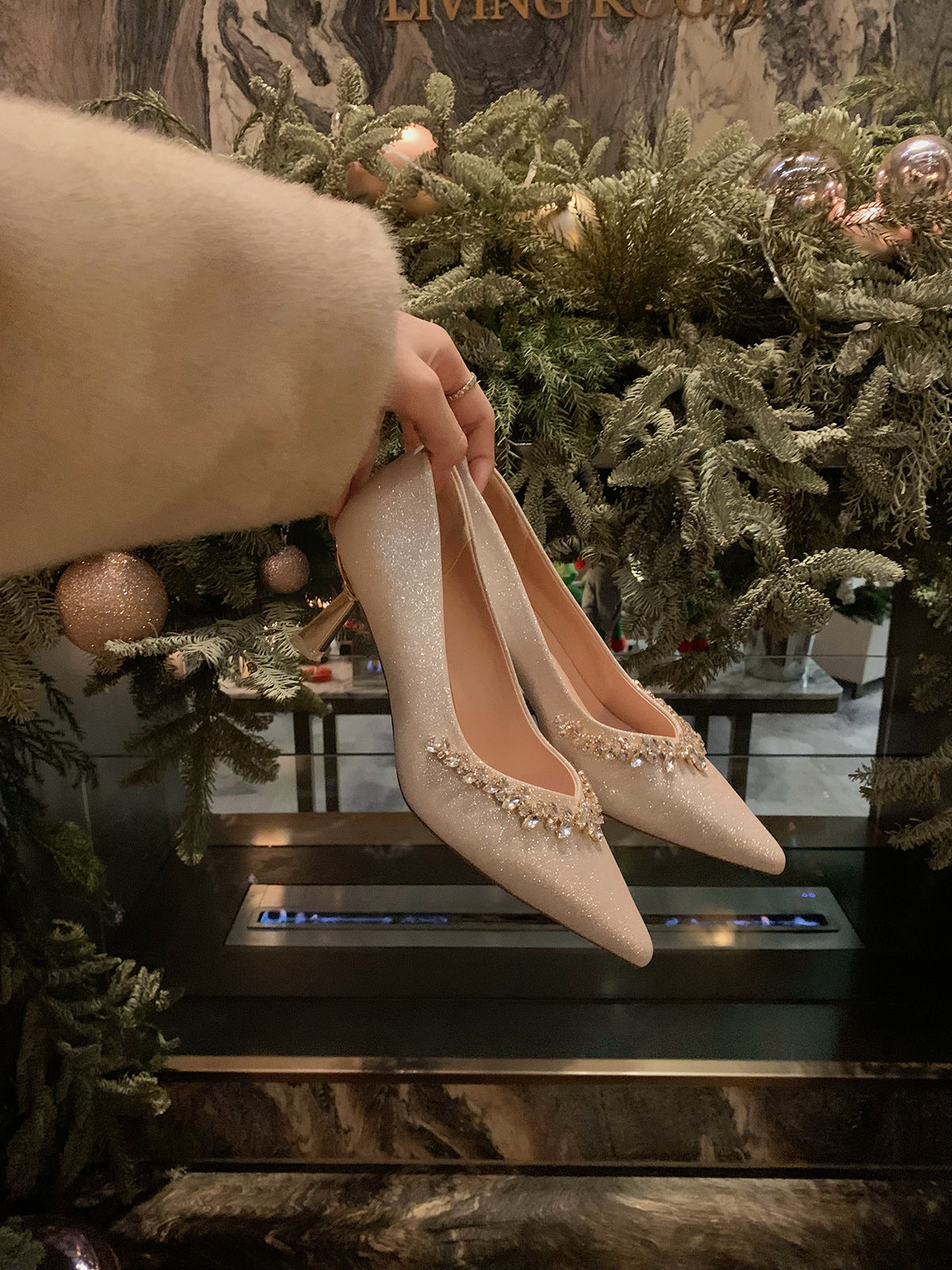 Dame elegant fløjl spidse hæle med rhinsten-accenter Stilla