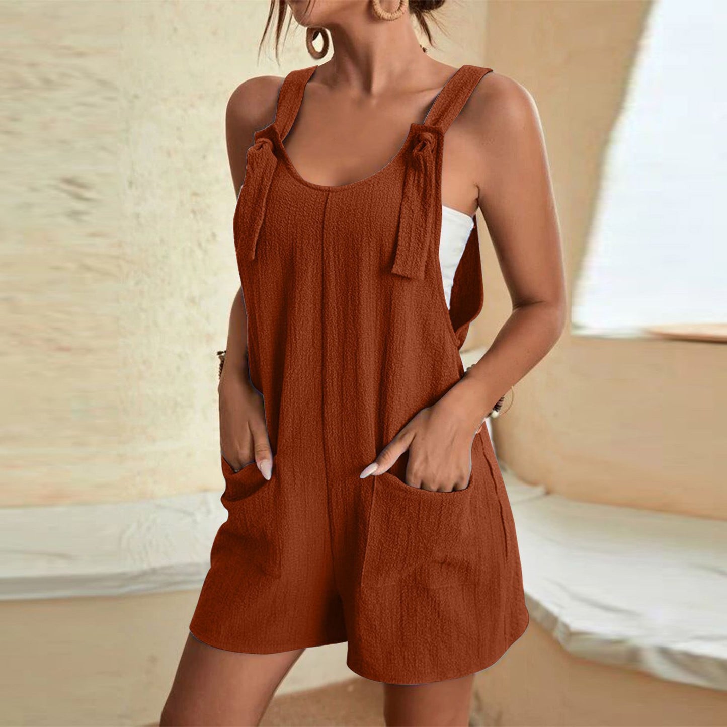 Dame sommerlig jumpsuit med justerbare stropper og praktiske lommer Stilla