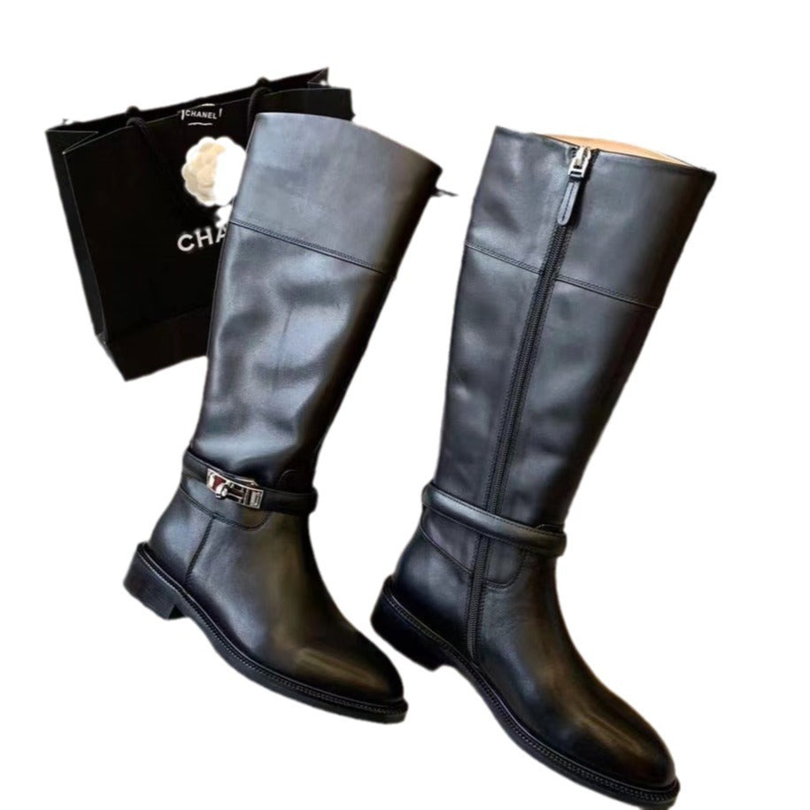 Femme Elegante Suedes-Ankelstøvler med Stilfuld Hardware Stilla