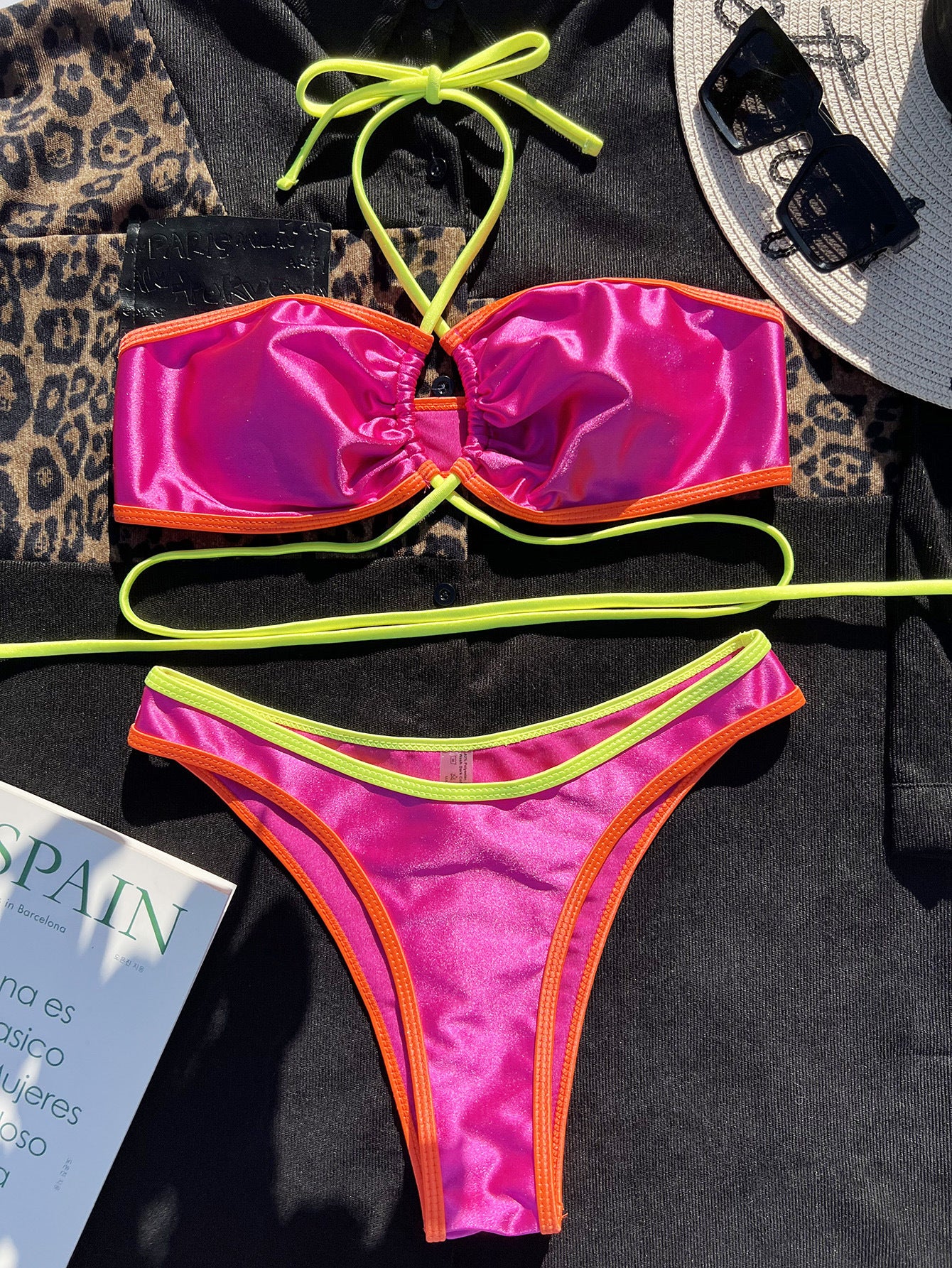 Dame Cut-Out Bikini med raffinerede krydsdetaljer og justerbare stropper Stilla