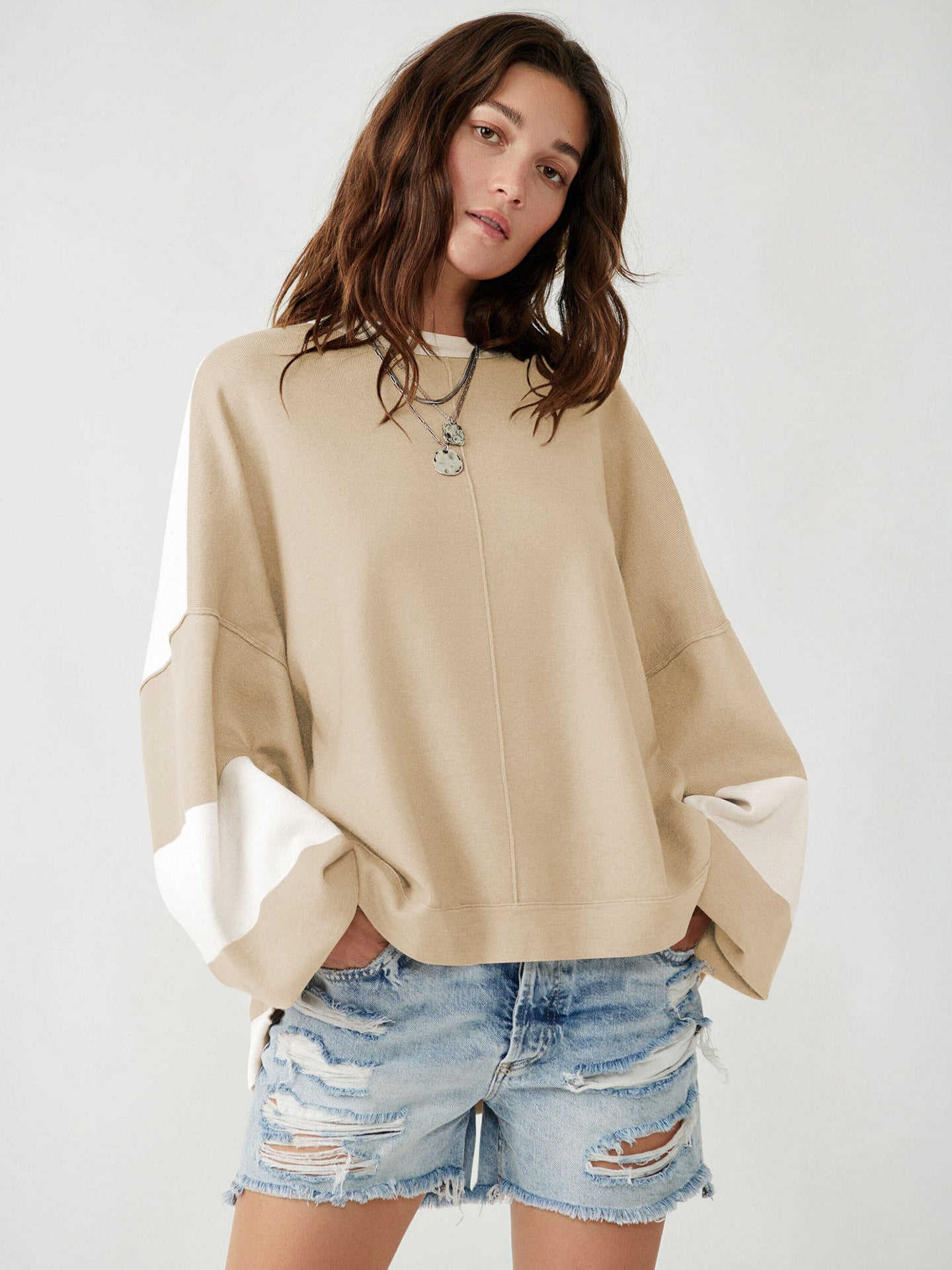 Dame afslappet oversized sweater med moderigtigt farveblokdesign og blødt stof Stilla