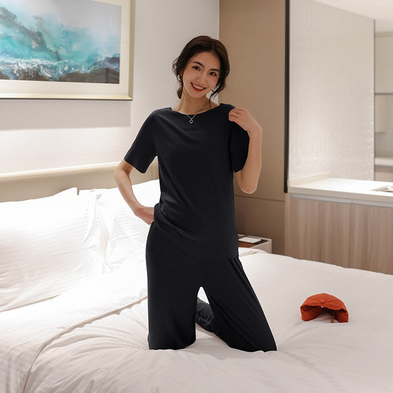 Stilla | Todelt Pyjamassæt med Kortærmet T-Shirt og Vide Ben Issilke