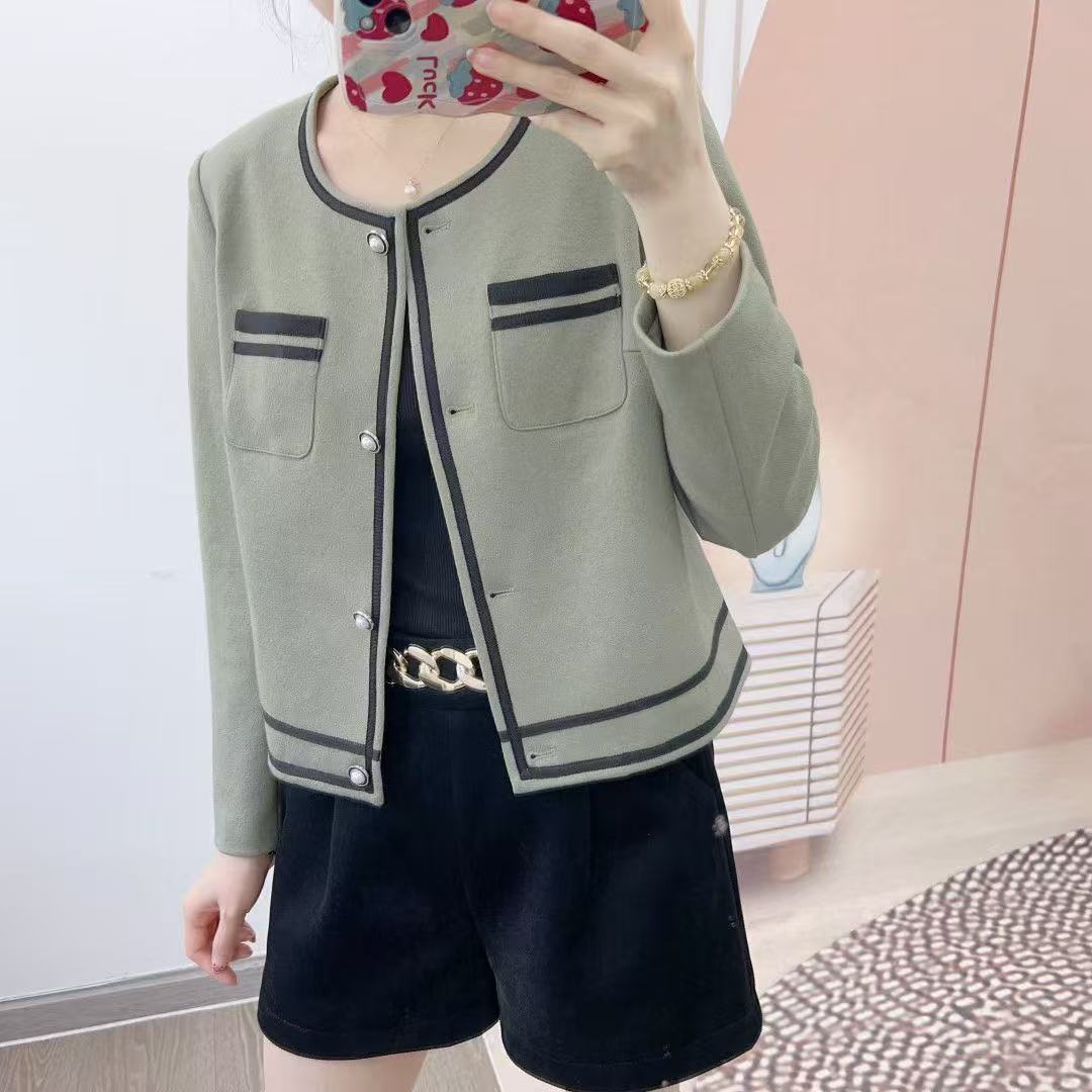 Dame Elegant Boucle-jakke med kontrastfarver og moderne knaplukninger Stilla