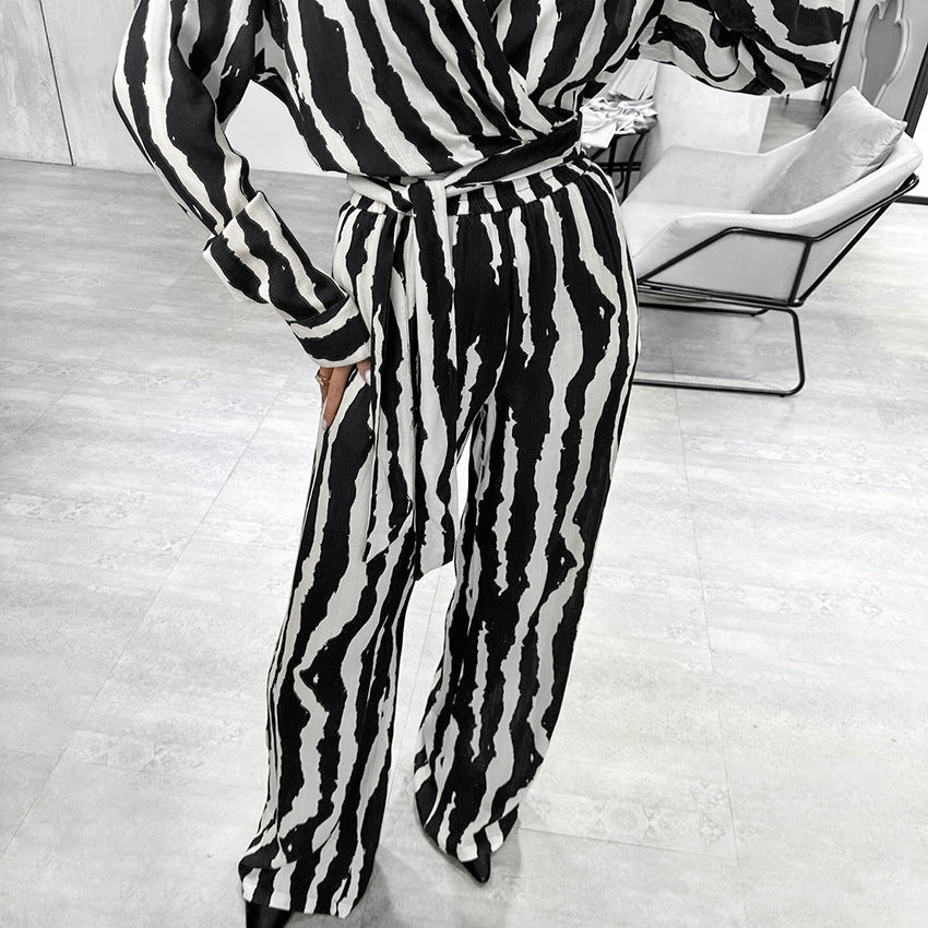 Dame jumpsuit med eksklusivt zebra-mønster og figursyet design Stilla