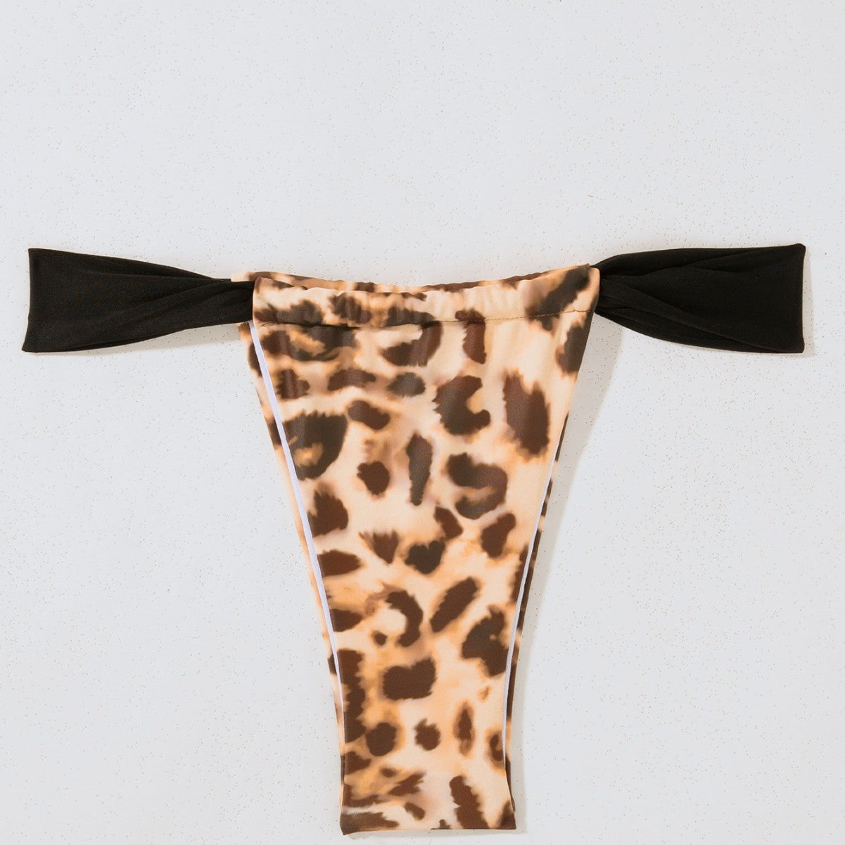 Dame Bikini-sæt med raffineret design og fashionable foldeskørt Stilla