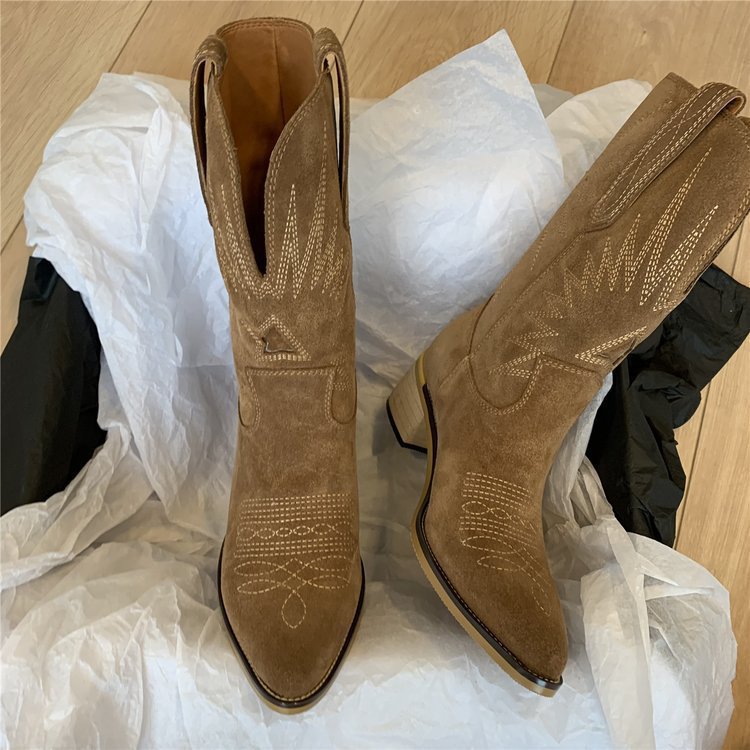 Dame Cowboystøvler i blødt ruskind med kunstneriske broderier Stilla
