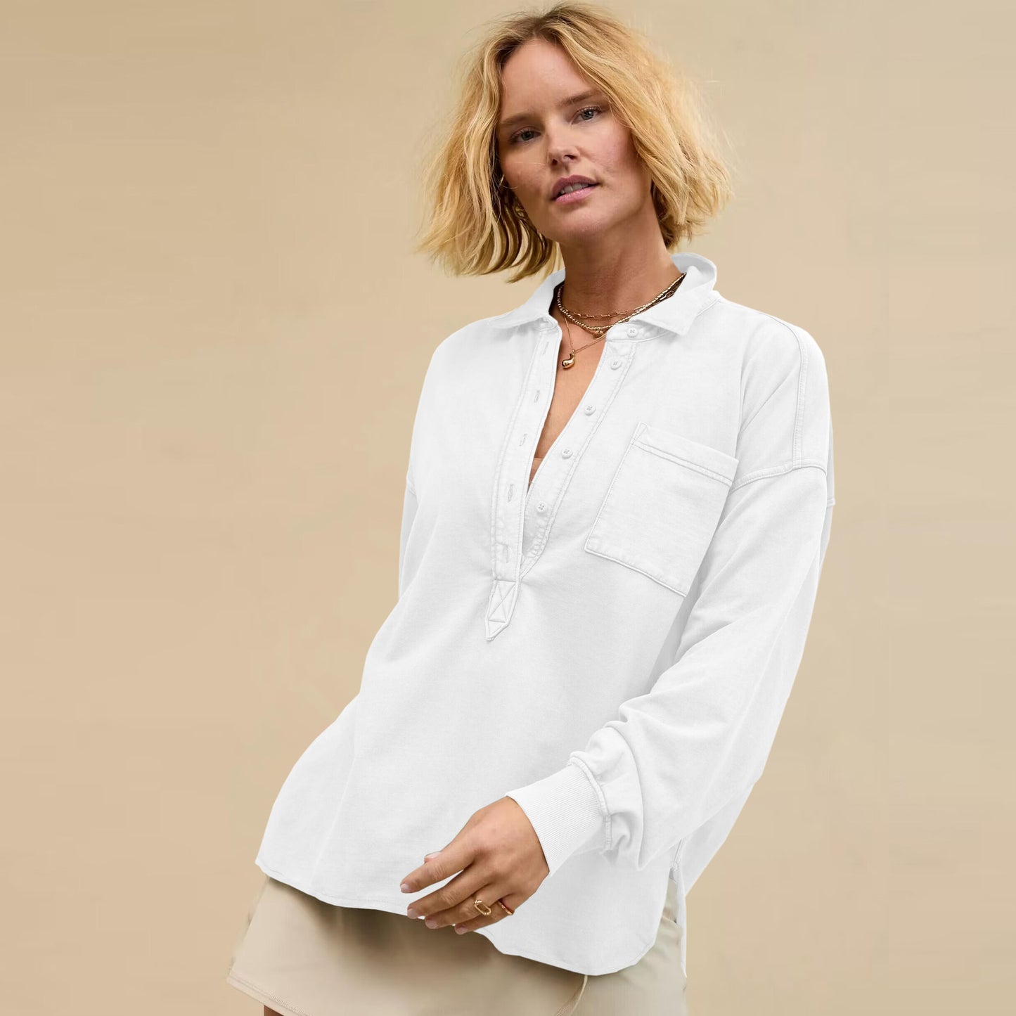 Dame afslappet overshirt med dekorativ knapliste og moderne snit Stilla