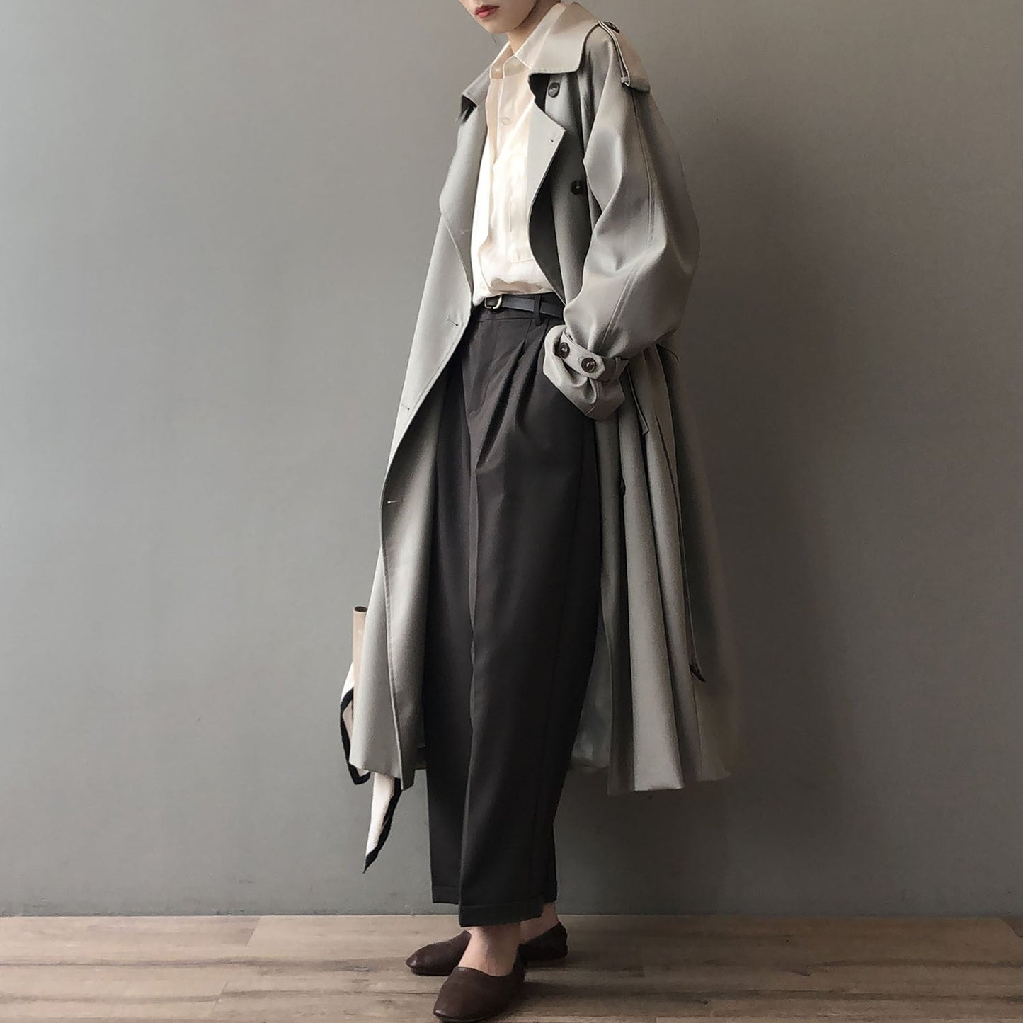 Stilla | Moderne Trenchcoat Med Dobbelt Knapliste Til Damer