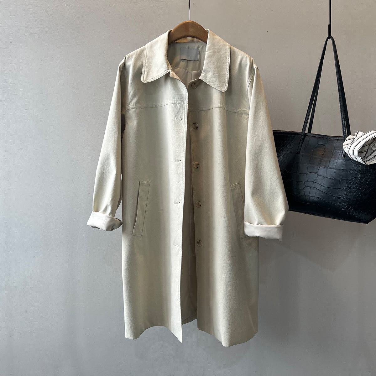 Dame afslappet overgangsjakke med knap-front og dyb krave Stilla