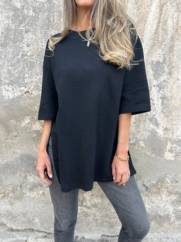 Dame afslappet lang skjorte med side slids og halve ærmer Stilla