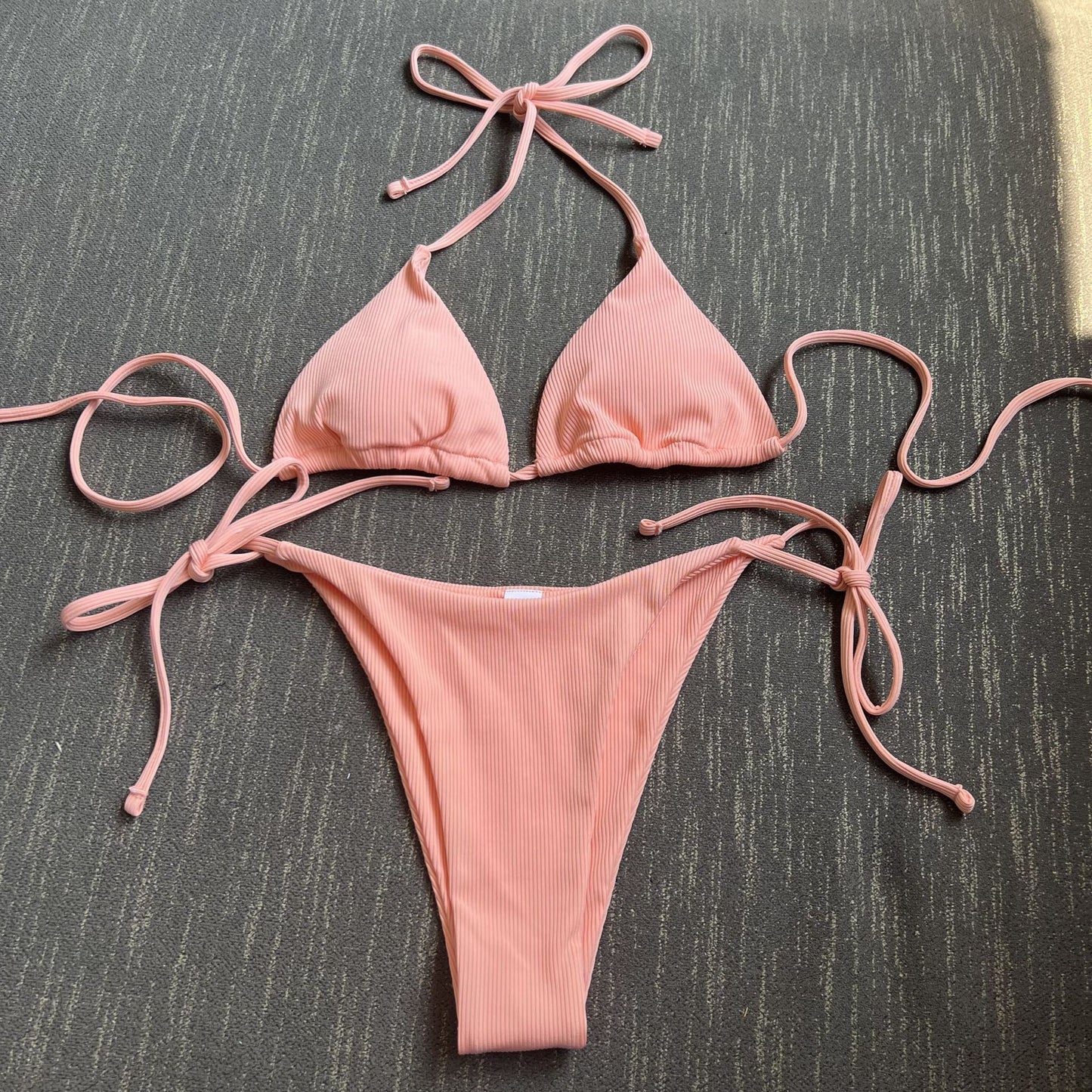 Dame Triangel-Bikini-Sæt med justerbare bindebånd og ribbet design Stilla