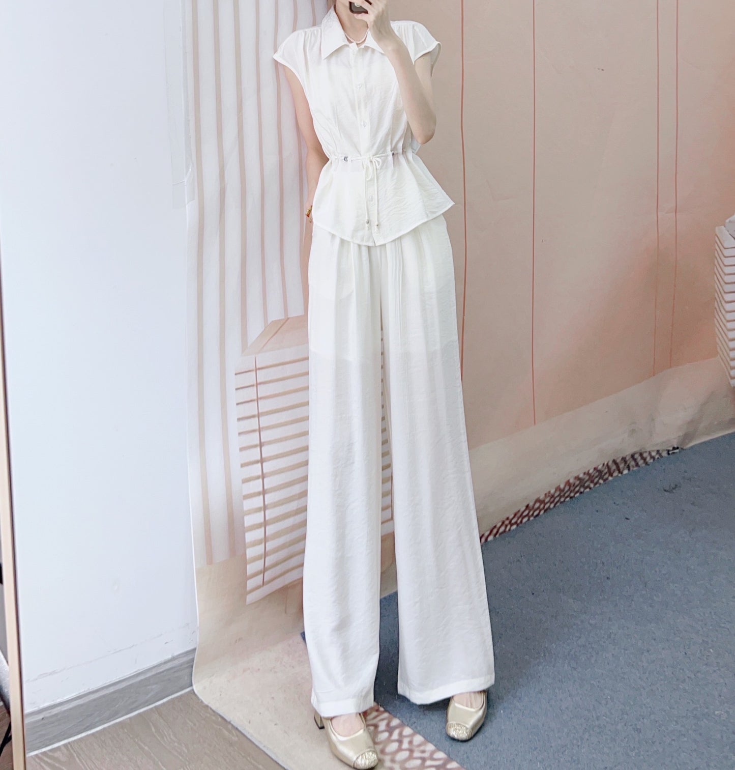 Dame jumpsuit med taljerbart design og elegante knapdetaljer Stilla