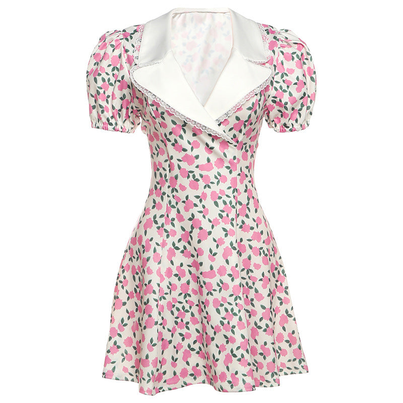 Dame designerkjole med polka prikker og elegant spids krave Stilla