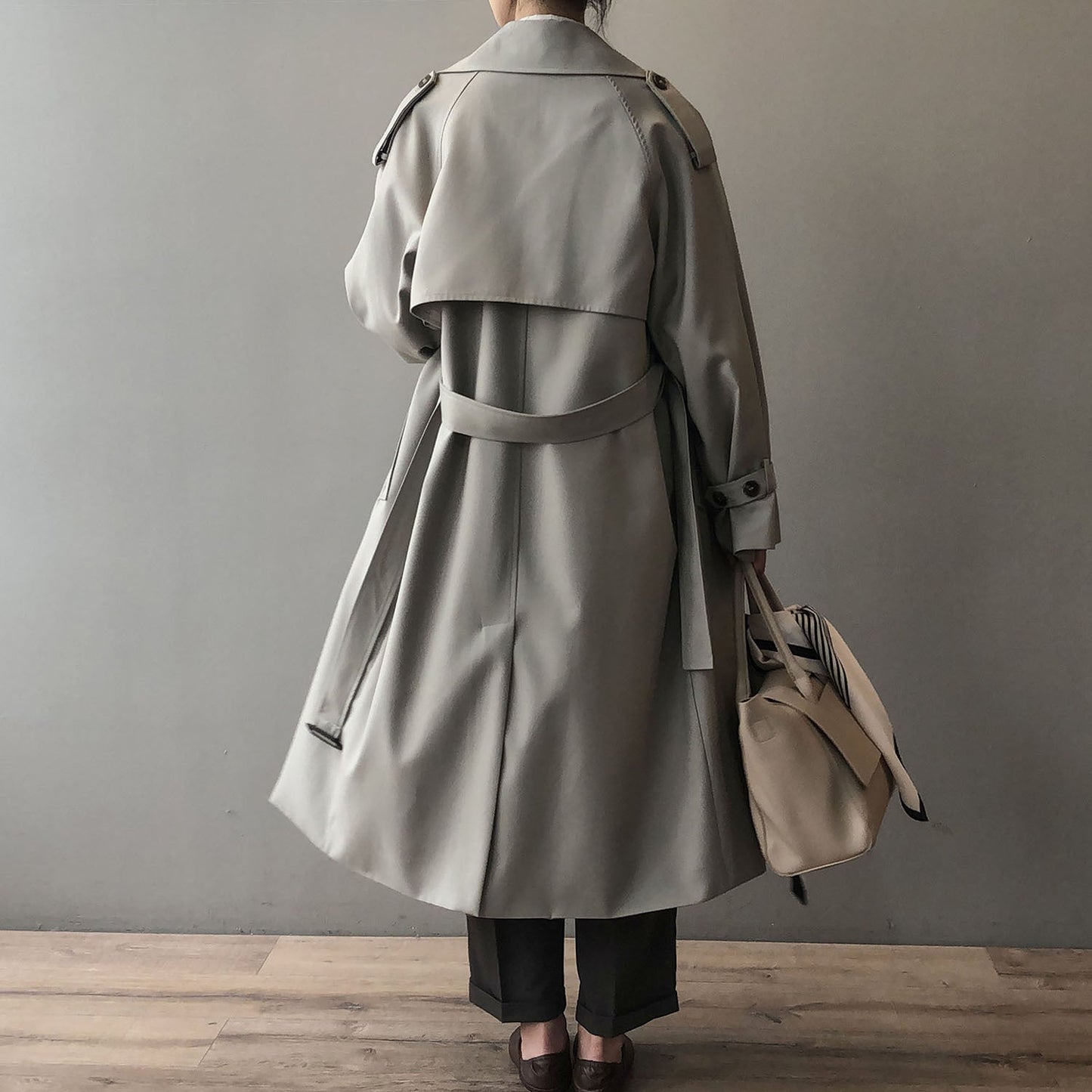 Stilla | Moderne Trenchcoat Med Dobbelt Knapliste Til Damer