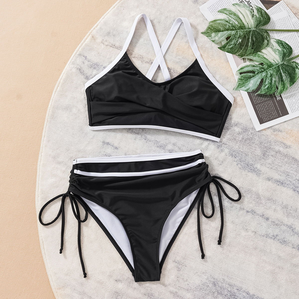 Dame Højskåret Bikini med justerbare stropper og moderne indpakningsdesign Stilla