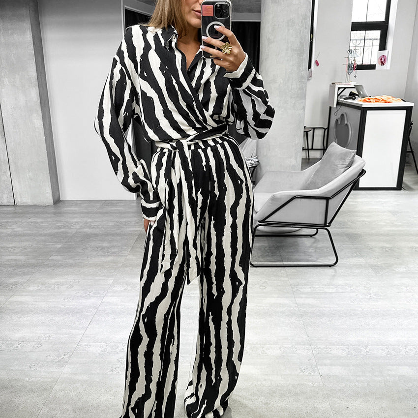 Dame jumpsuit med eksklusivt zebra-mønster og figursyet design Stilla