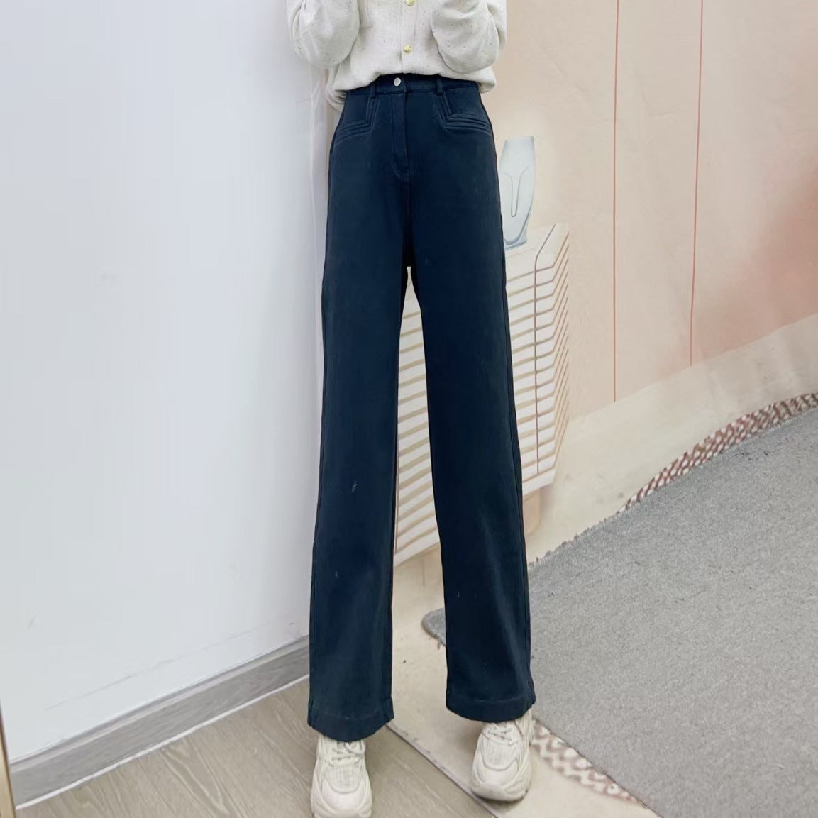 Dame Vidde Højtaljede Jeans med elegante Plisseringer og moderne Snit Stilla