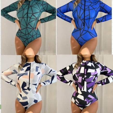 Dame svømmedragt med lange ærmer og moderne geometrisk design Stilla