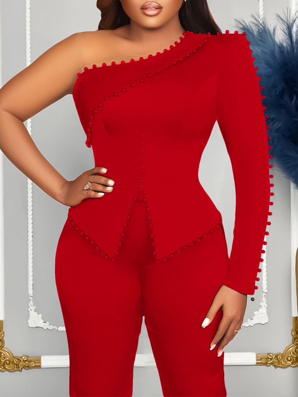 Dame jumpsuit med asymmetrisk design og dekorative elementer Stilla