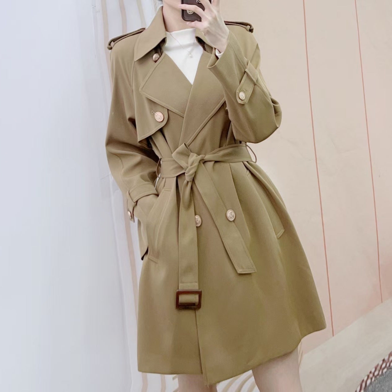 Dame elegant trenchcoat med praktiske lommer og stilfuldt bælte Stilla