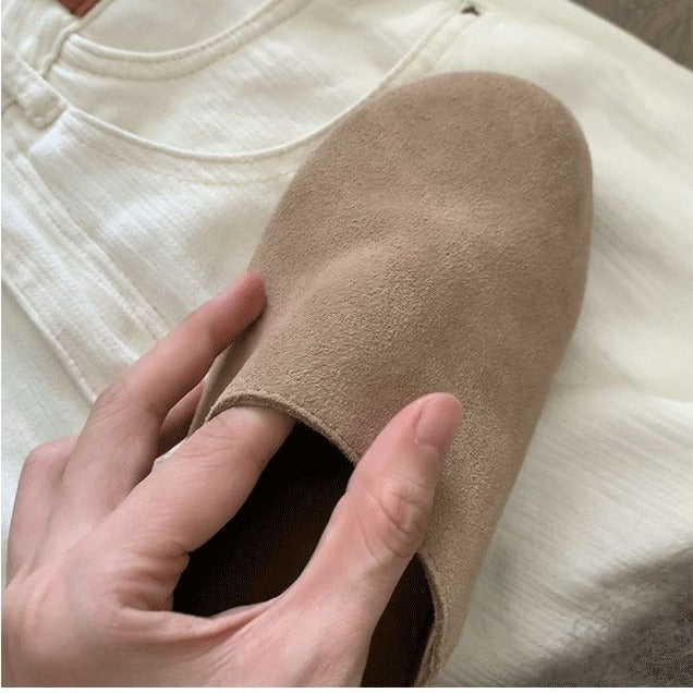 Dame hjemmesko af blødt nubuck med ergonomisk fodseng og stilfuldt design Stilla