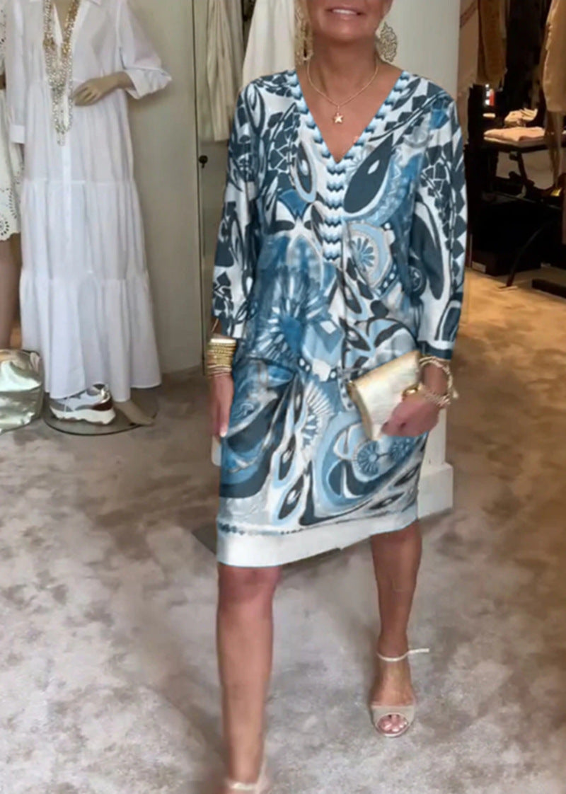 Dame elegant fritidskjole med V-udskæring og farverigt mønster Stilla