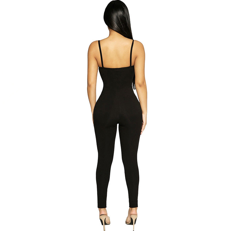 Dame figurformende jumpsuit med lange stropper og elastisk materiale Stilla