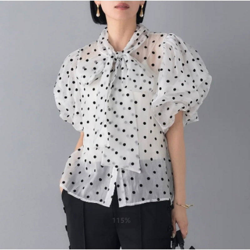 Dame elegant bluse med prikker og puffærmer Stilla