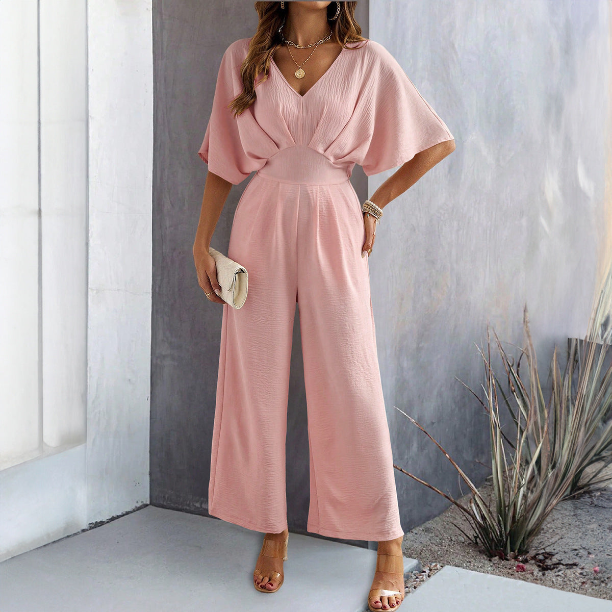 Dame Bredskåret Jumpsuit med elegante Draperinger og V-udskæring Stilla