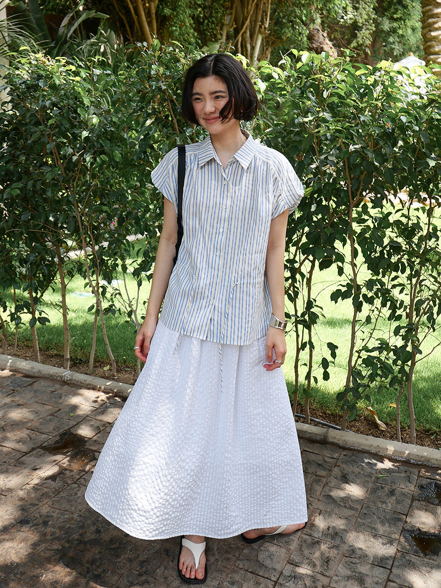 Dame afslappet bluse med elegant taljering og fine knapdetaljer Stilla