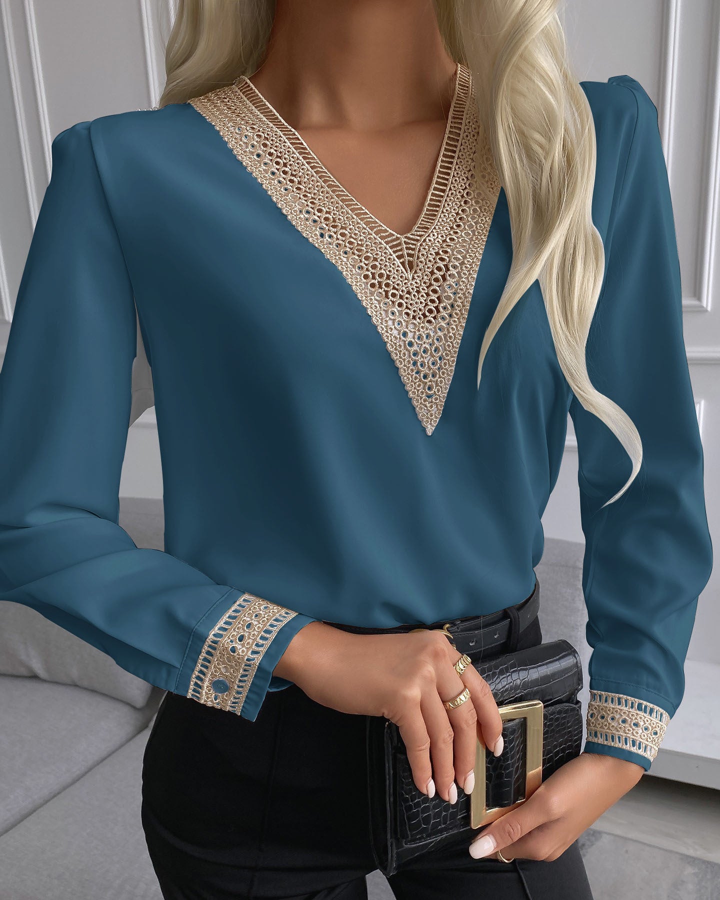 Dame elegant bluse med spidse detaljer og V-udskæring Stilla