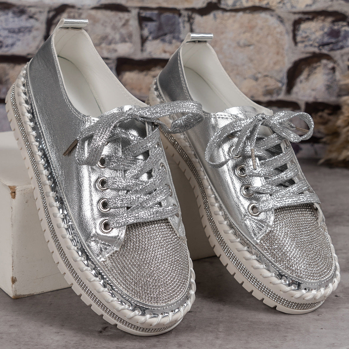 Dame Sneakers med funkende accenter og moderigtig plateau-sål Stilla