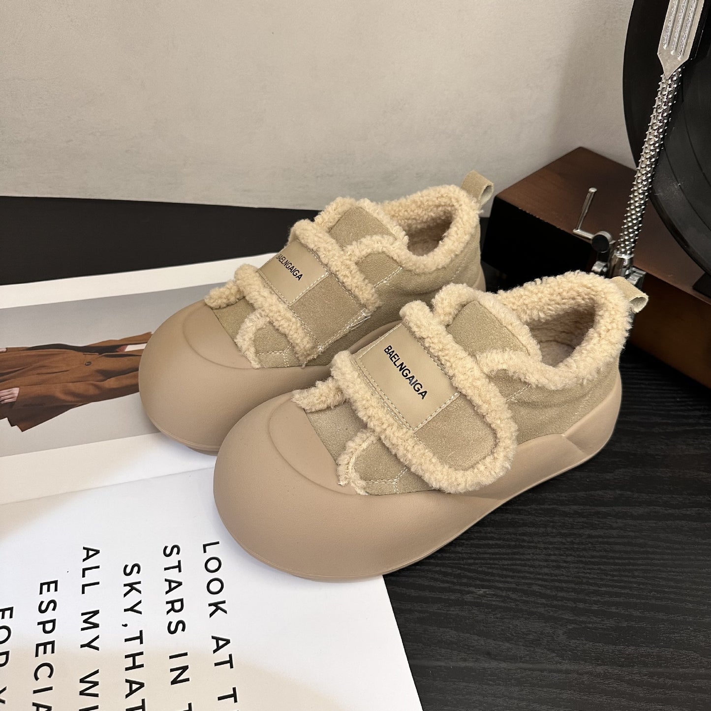 Dame Sneakers i komfortabelt fleece-design med velcro Stilla