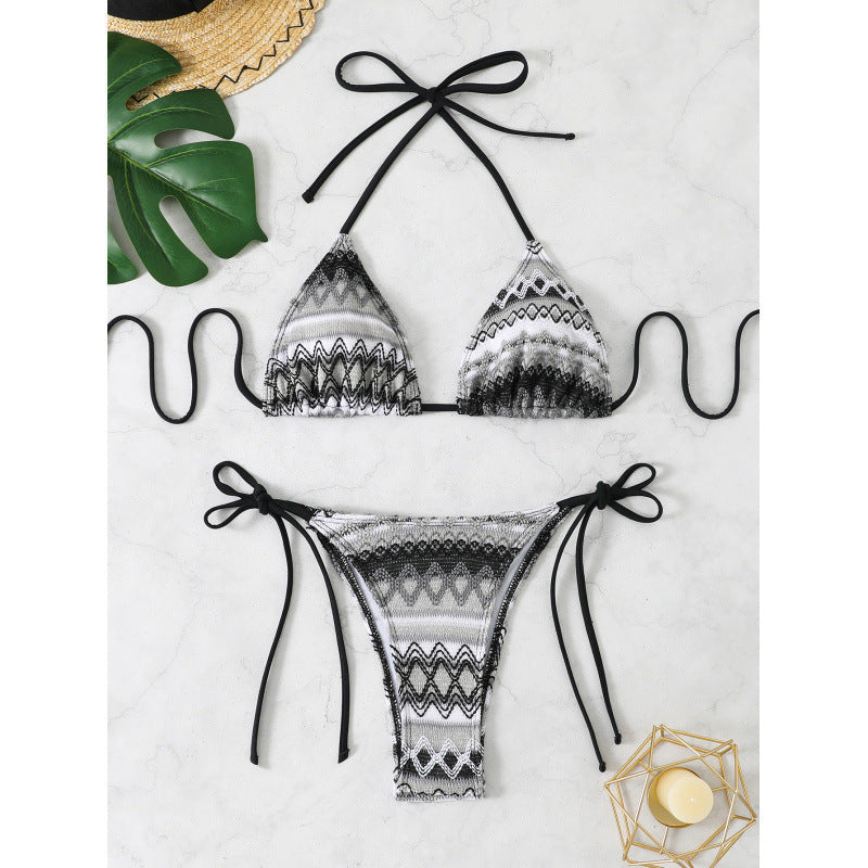 Dame bikinisæt med ruffled triangel-tops og justerbar trusse Stilla